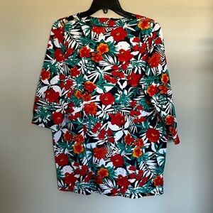 Jessica London Tropical Print Top with Gold Buttons on Shoulder. Size L/14-16